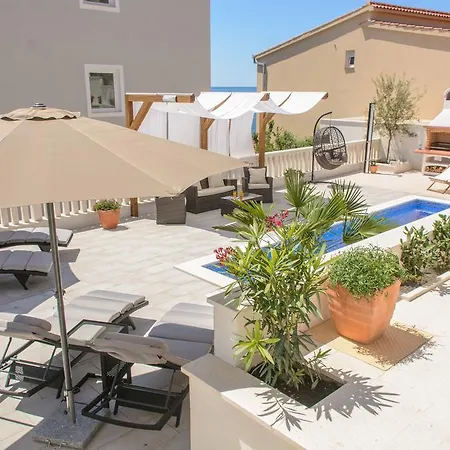 Atlantis * 特罗吉尔