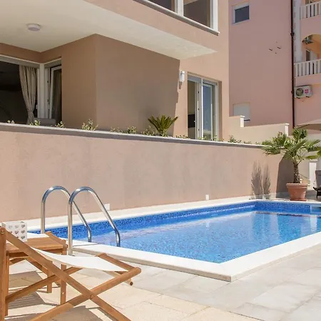 Atlantis Apartment *